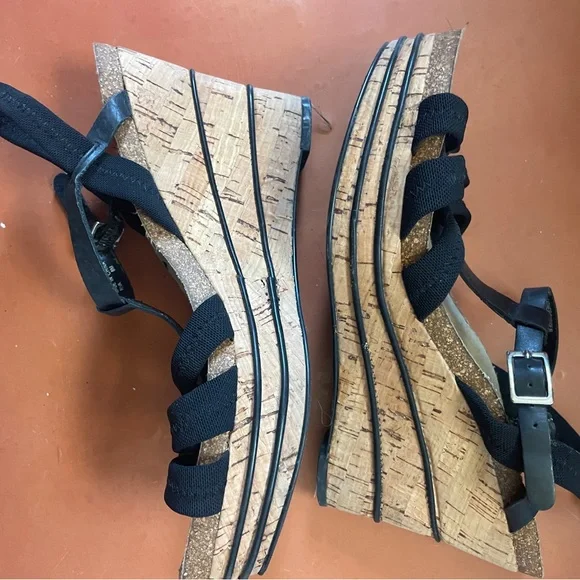 Stylish Black Wedge Nordstrom Sandals - Picture 2 of 7